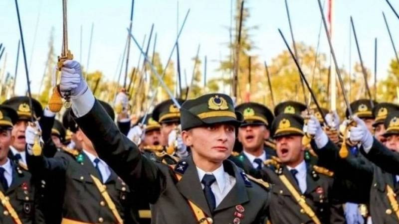 CHP’den, “teğmenlere soruşturma” tepkisi: Ordumuzun itibarını zedeleyenler sarıklı generaller ve sarıklı amirallerdir!